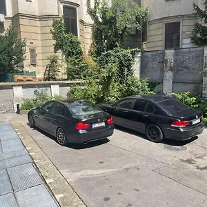 Near Center Aparthotel